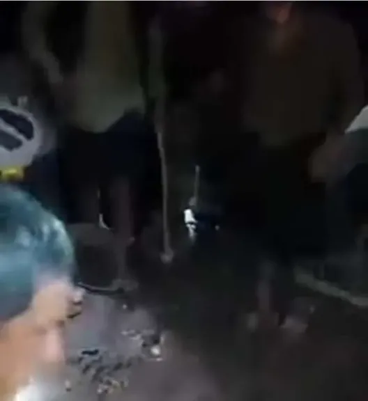 سقوط كومة ترابية في قرية ”معيد” بمحافظة إب يُودي بحياة شخصين ويُصيب ثالثًا بجروحٍ خطرة